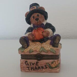VINTAGE BOYD'S BEARWARE THANKSGIVING PILGRIM BEAR W/BABY TRINKET BOX 4E/2166